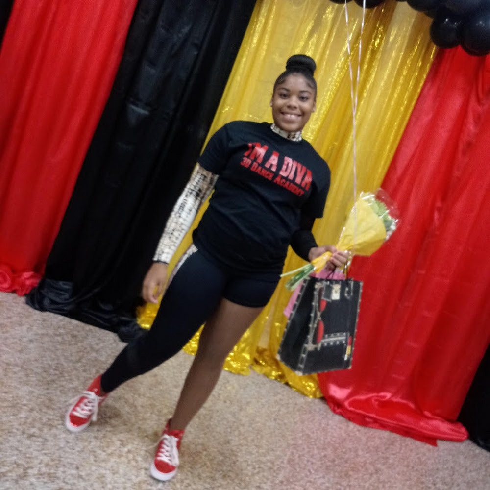 Meet your Posher, Jlaya